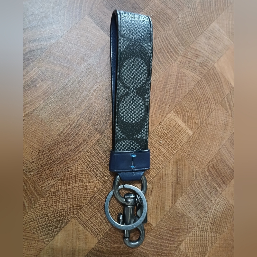 Coach Keychain - Picture 2 of 4